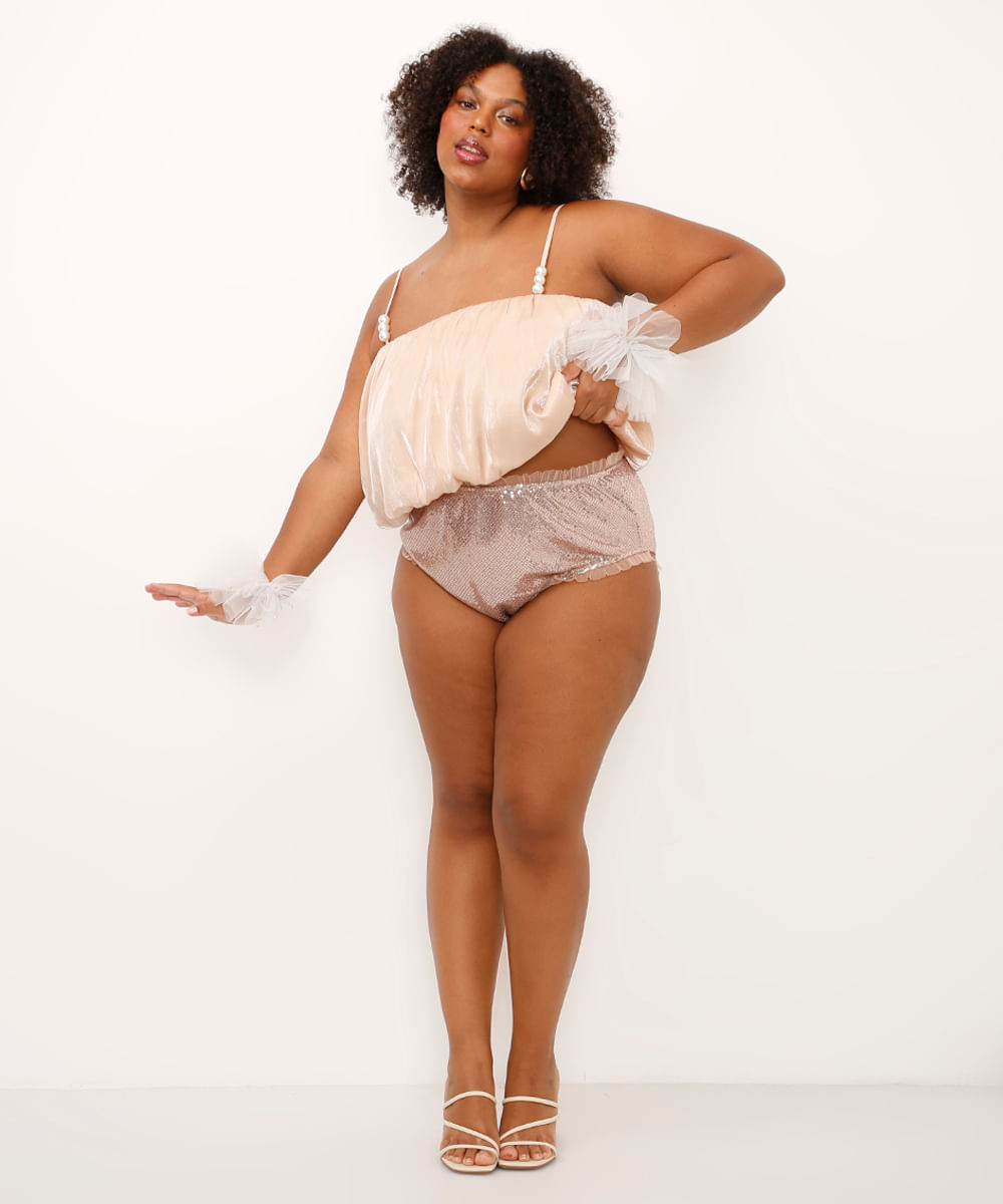 hot pant de paetê com babado plus size bege