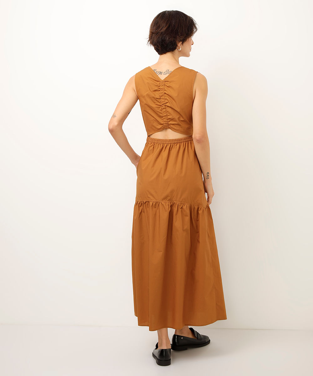 vestido longo de algodão com recortes marrom