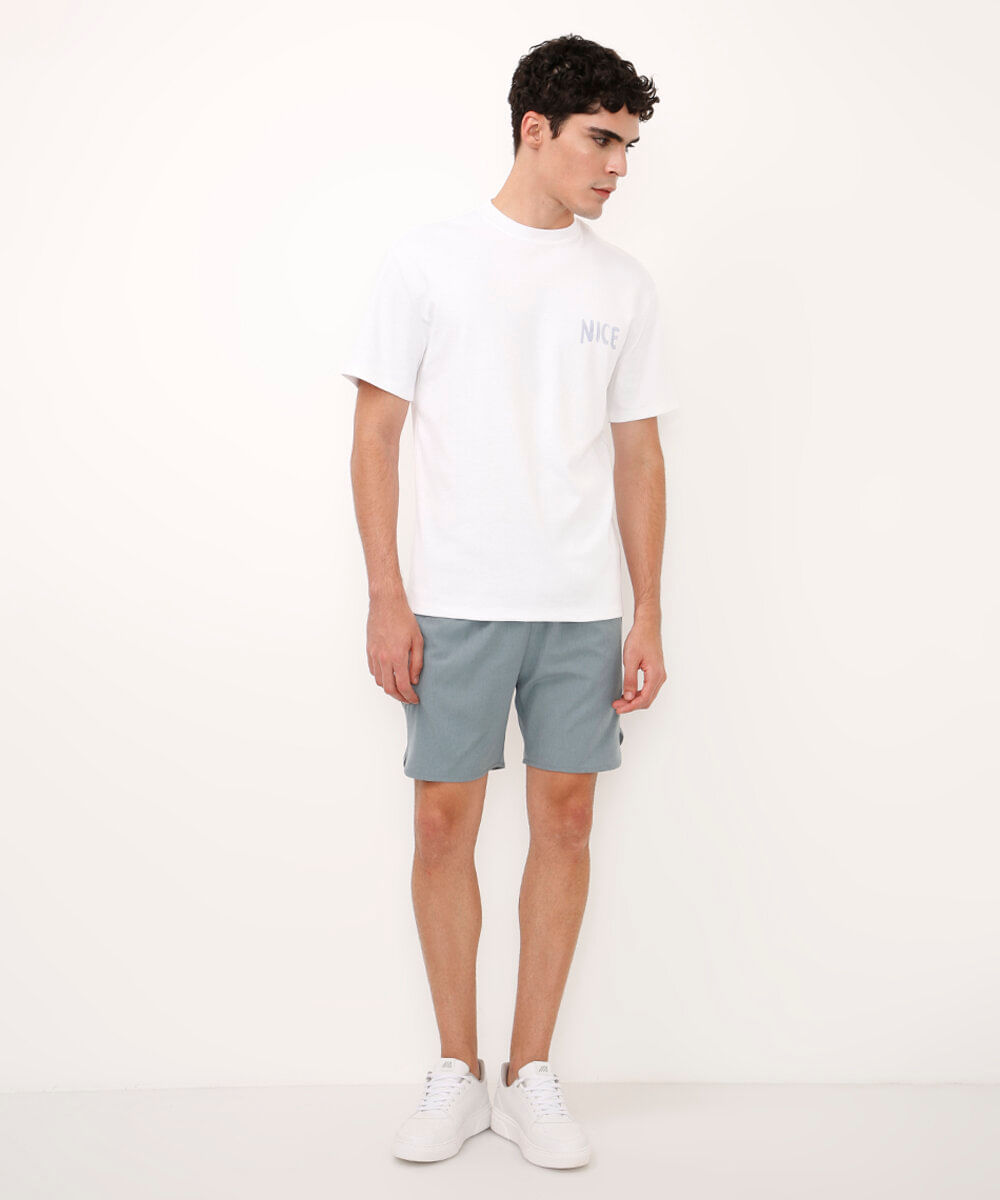 short com elástico e cordão azul