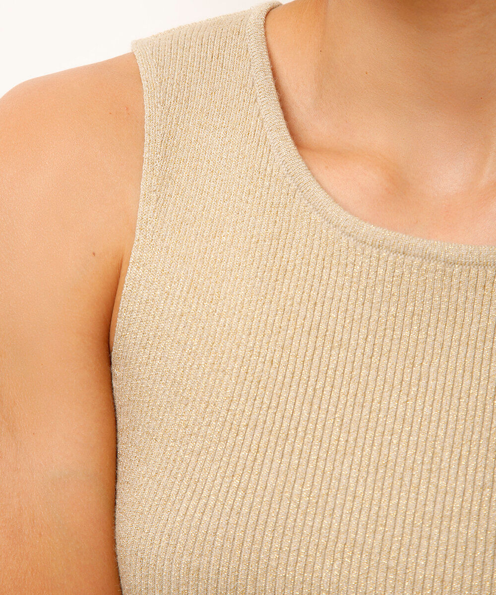 regata de tricot canelada com lurex dourada