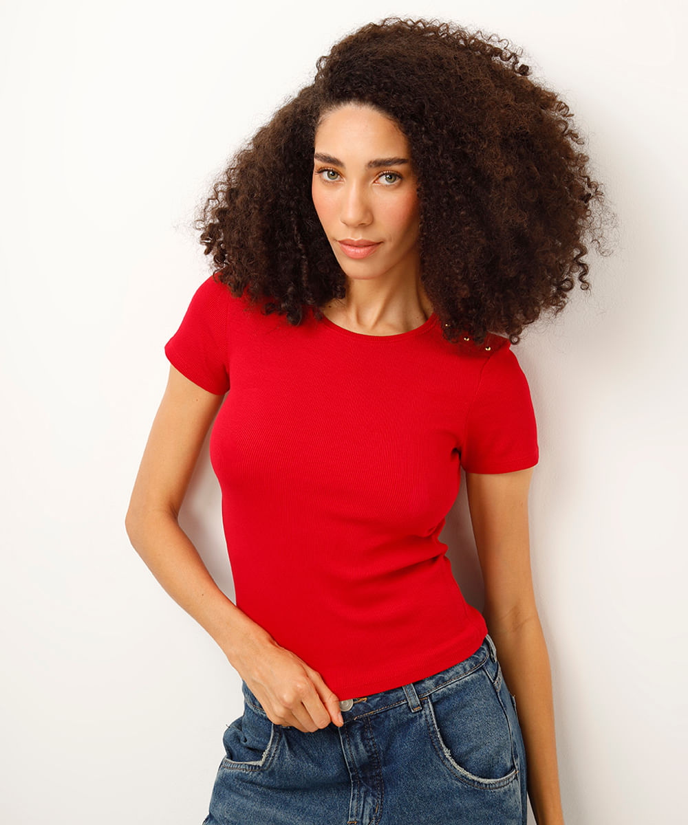 blusa de viscose canelada com tachas vermelha
