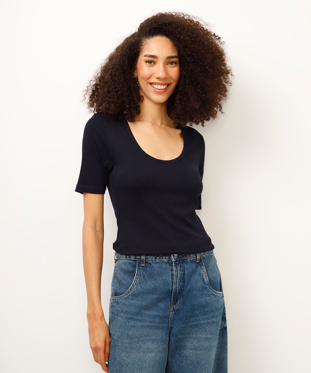 blusa de viscose decote redondo canelada azul
