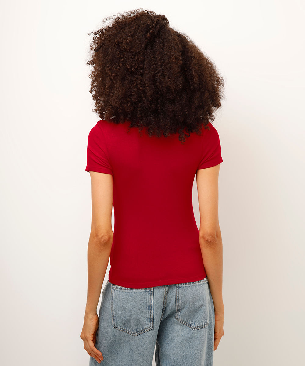 blusa de viscose canelada com tachas vermelha