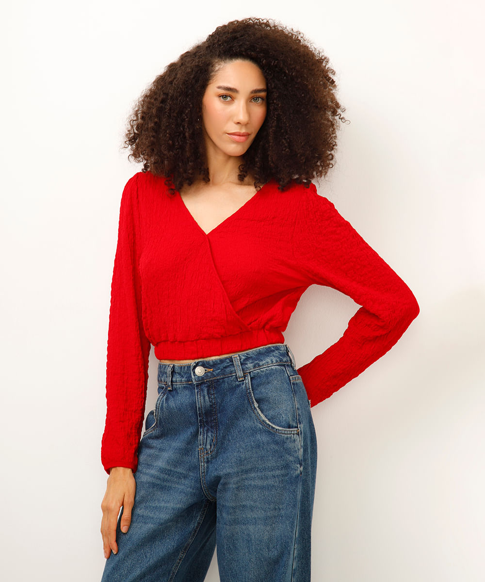 blusa com transpasse manga bufante texturizada vermelha