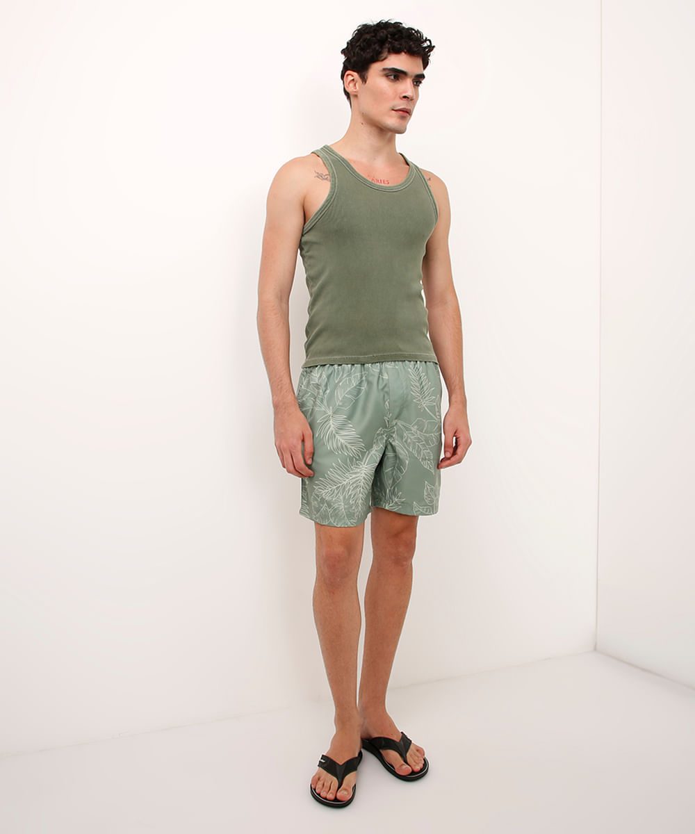 short reto folhagem verde
