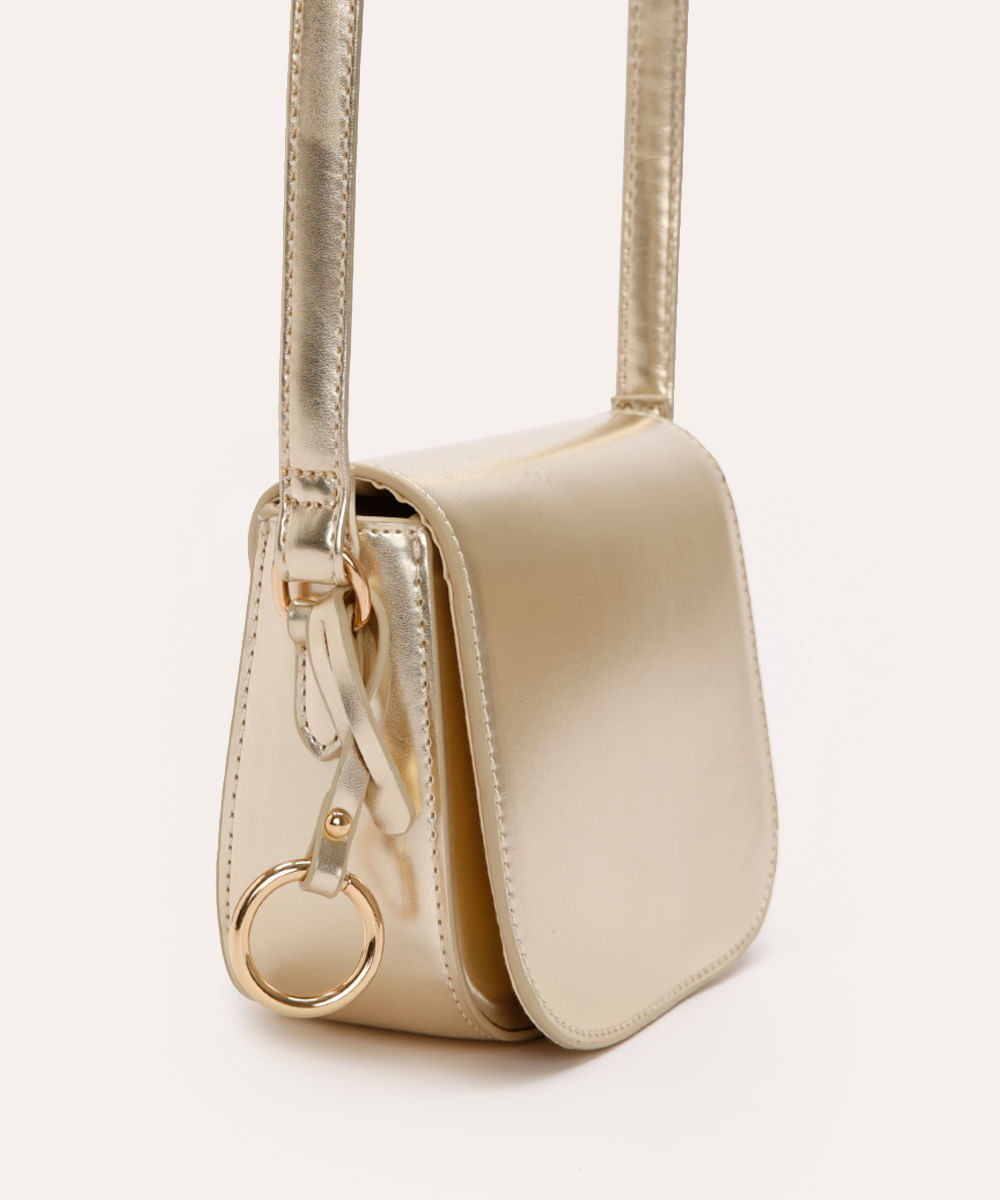 bolsa crossbody com aba dourada