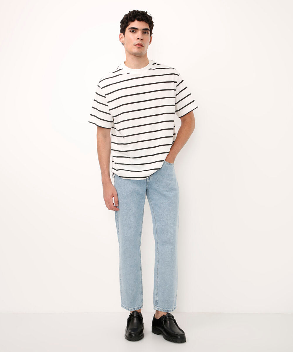 calça jeans reta com bolsos azul