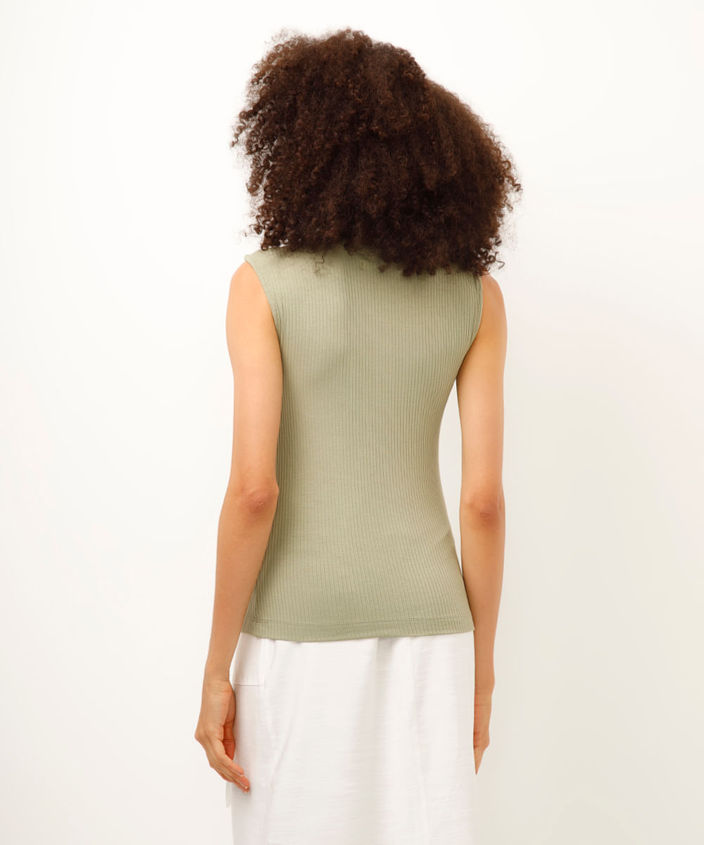 regata de viscose com botões canelada verde