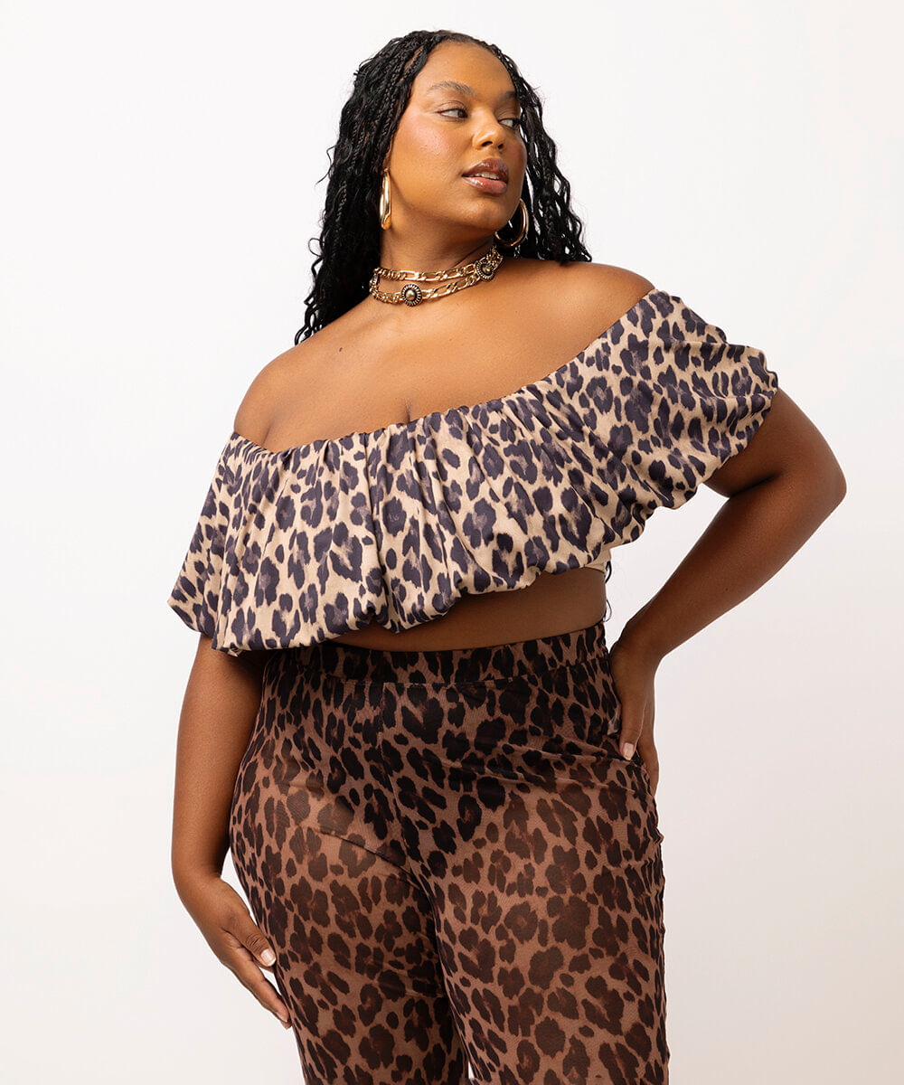 top sem alça com babado animal print plus size bege