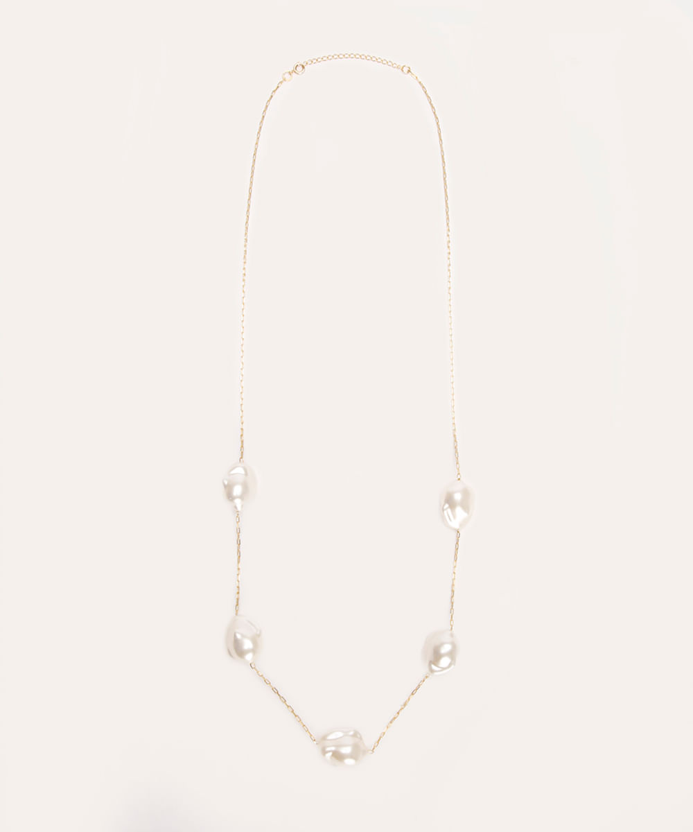 colar alongado de pérolas orgânicas dourado