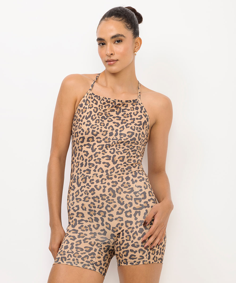 macaquinho feminino esportivo com bolsos animal print marrom