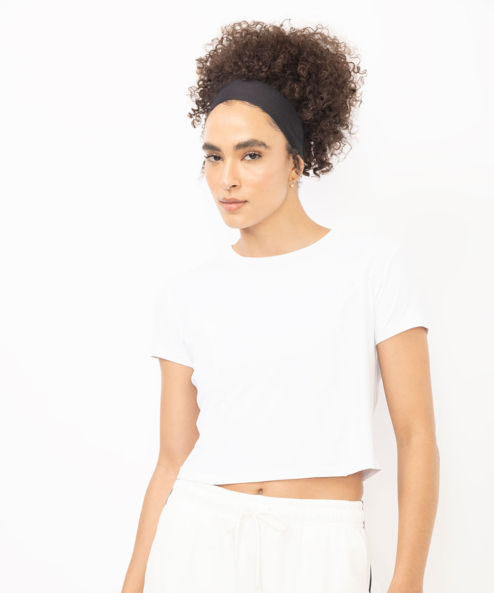 cropped feminino esportivo com recortes branco