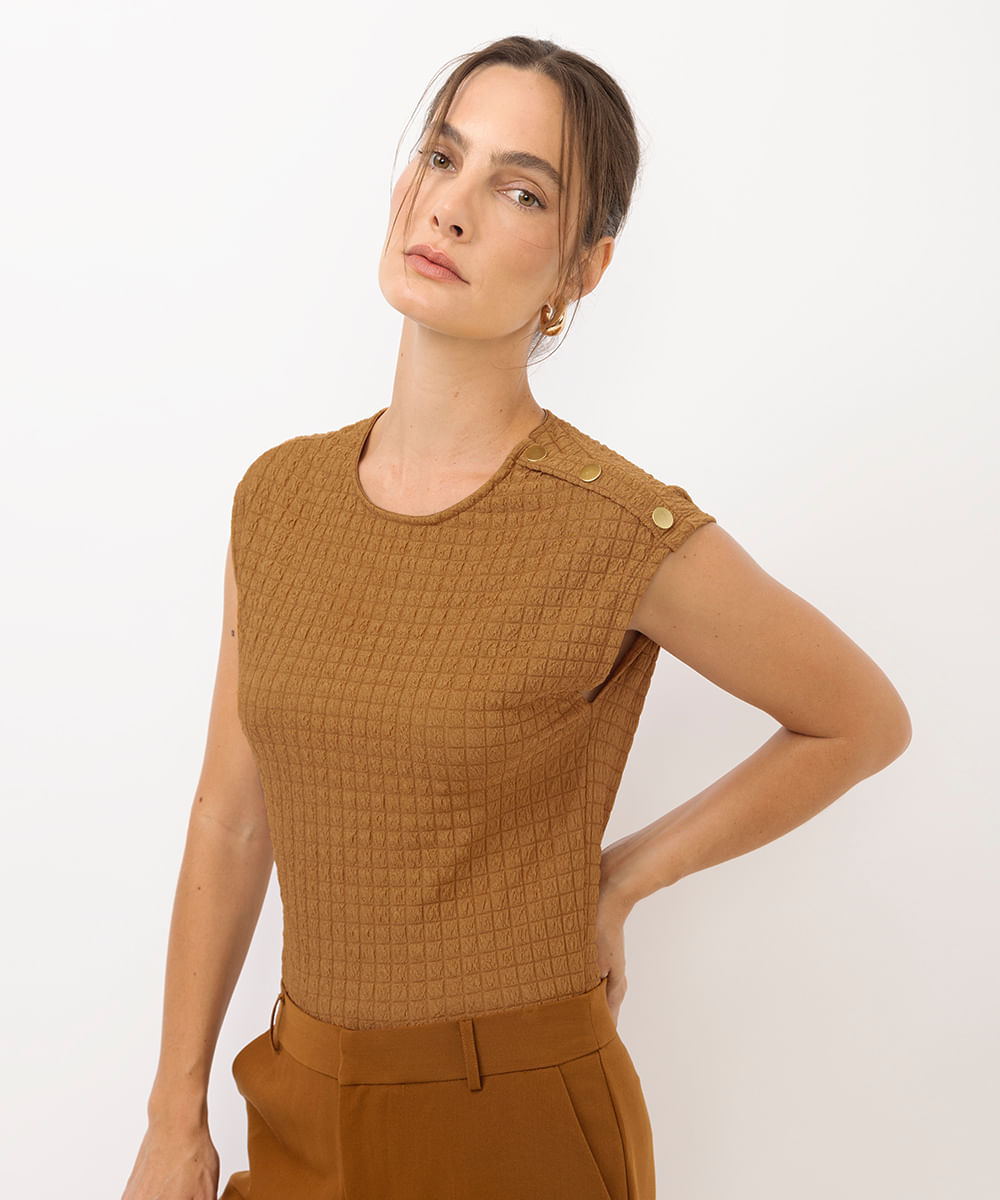 regata muscle feminina texturizada marrom