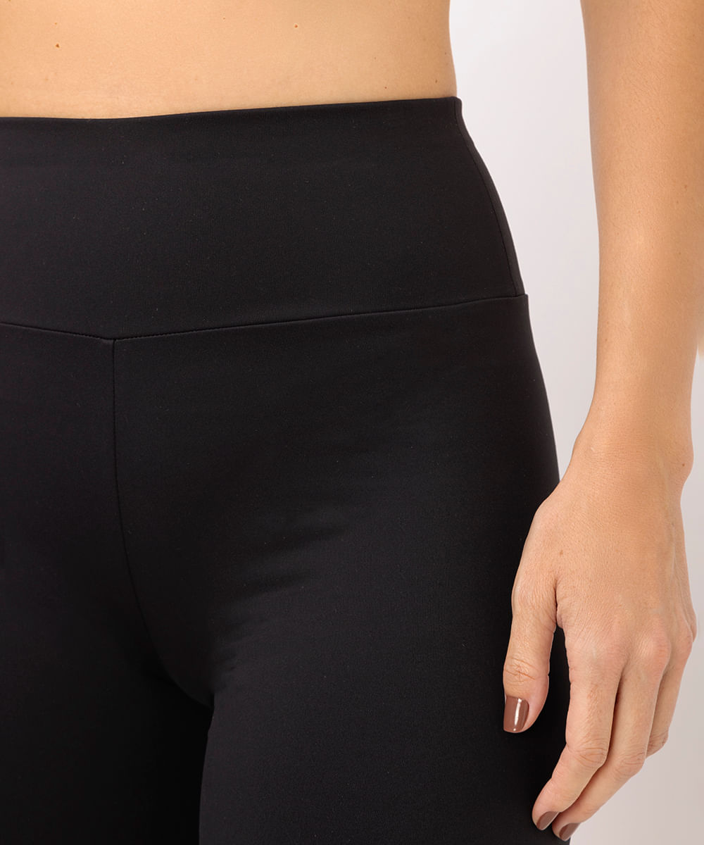 short biker feminino esportivo preto