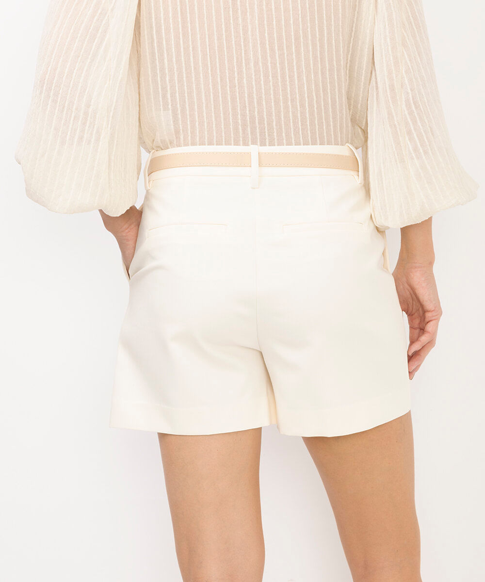 short alfaiatado cintura alta com cinto off white