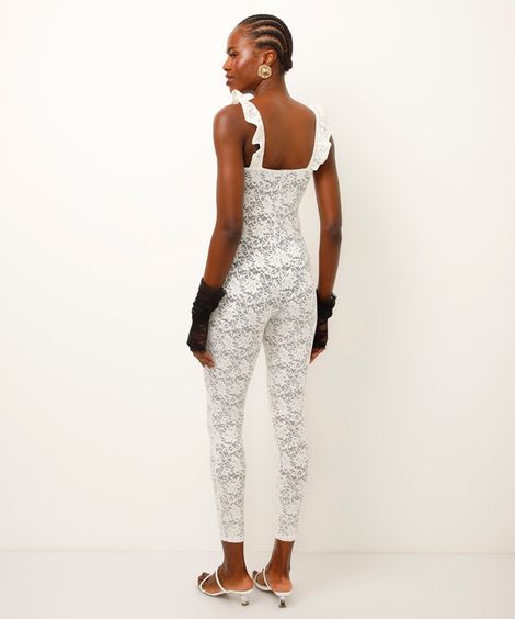 macacão de renda floral com pérolas off white
