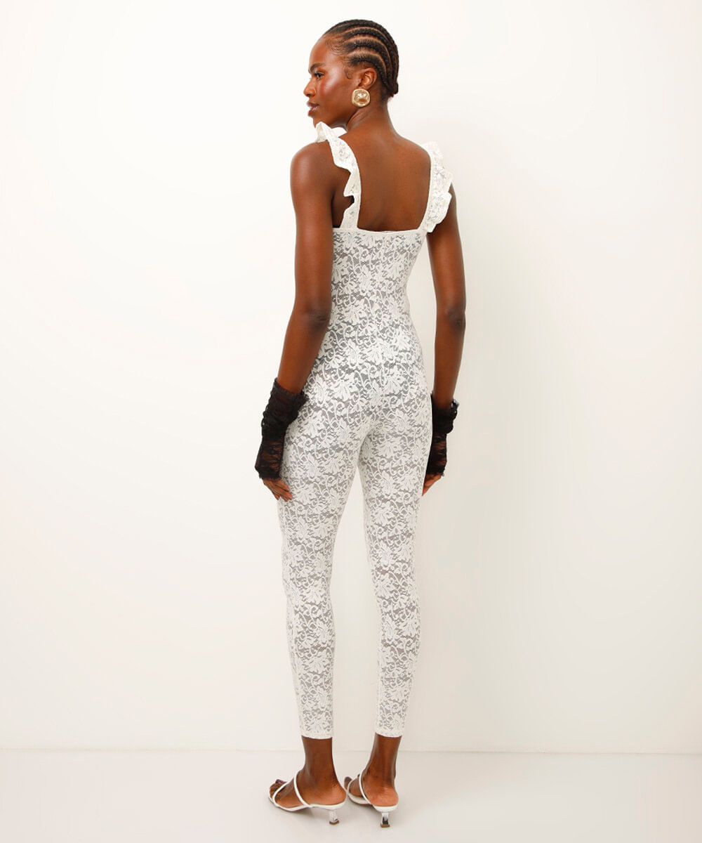 macacão de renda floral com pérolas off white
