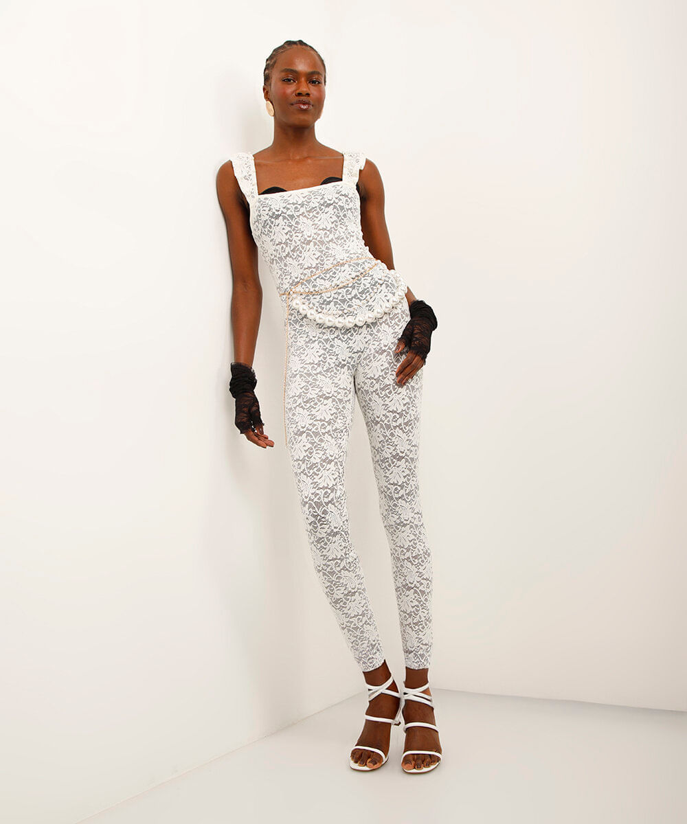 macacão de renda floral com pérolas off white