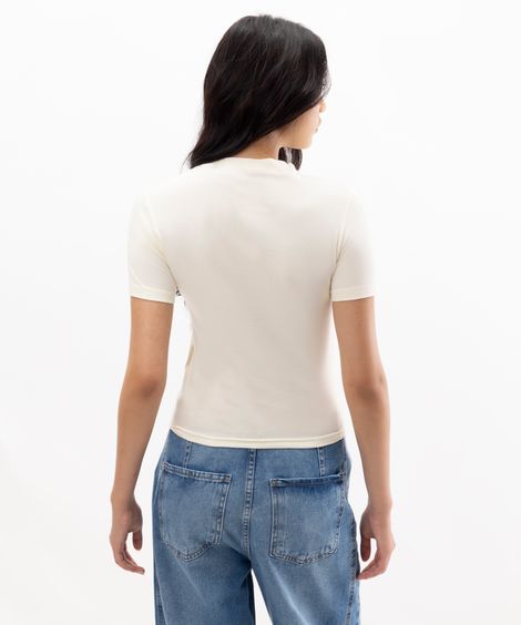 camiseta feminina de algodão gola rolê off white