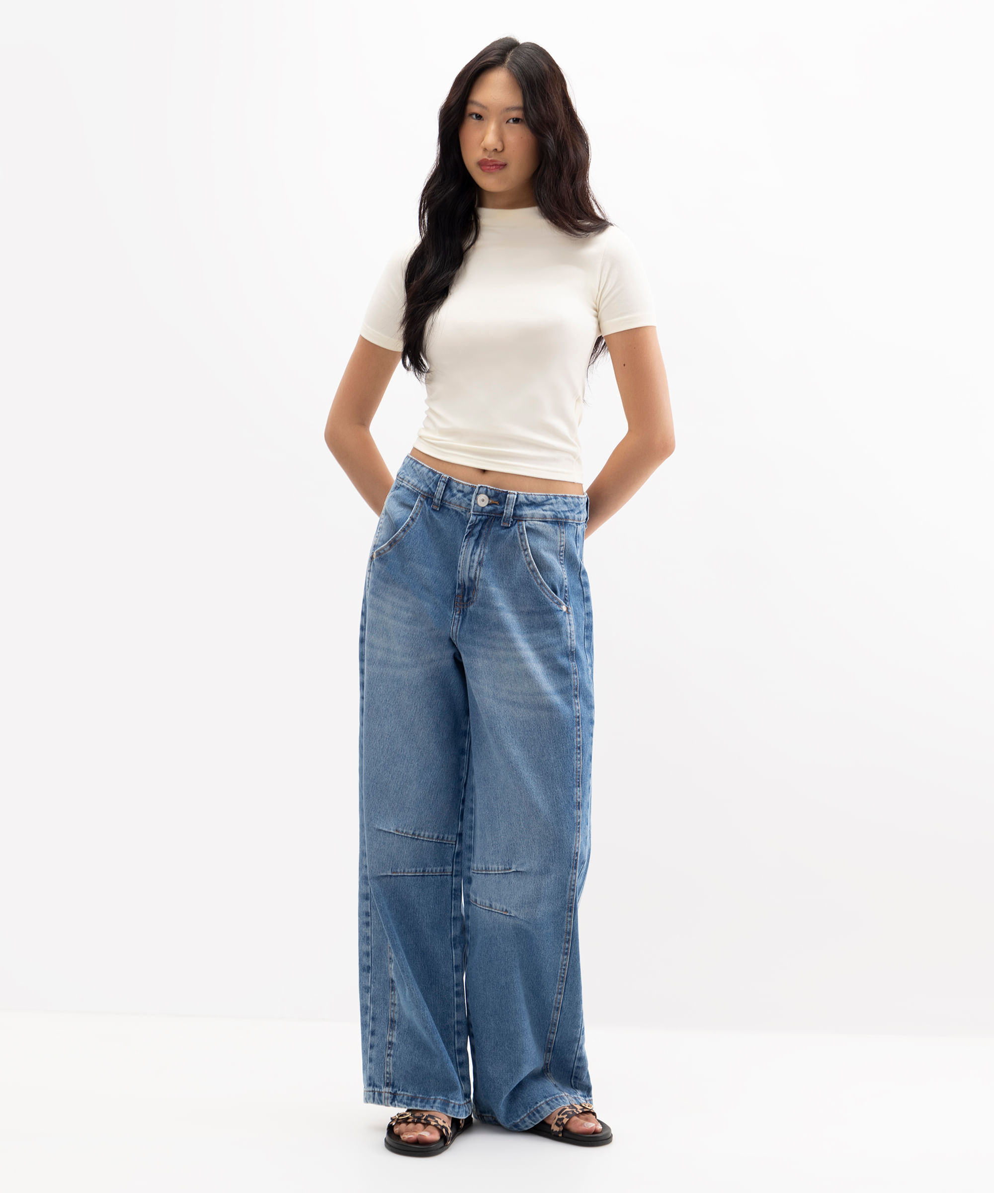 camiseta feminina de algodão gola rolê off white
