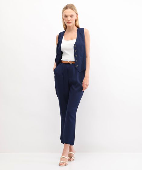 calça carrot de alfaiataria com linho e cinto azul