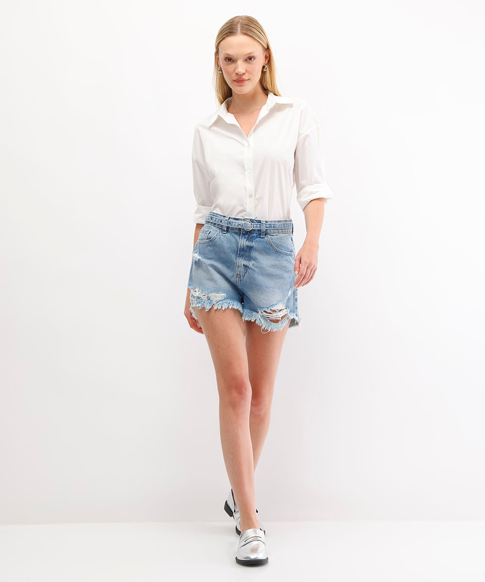 short jeans feminino destroyed com cinto azul