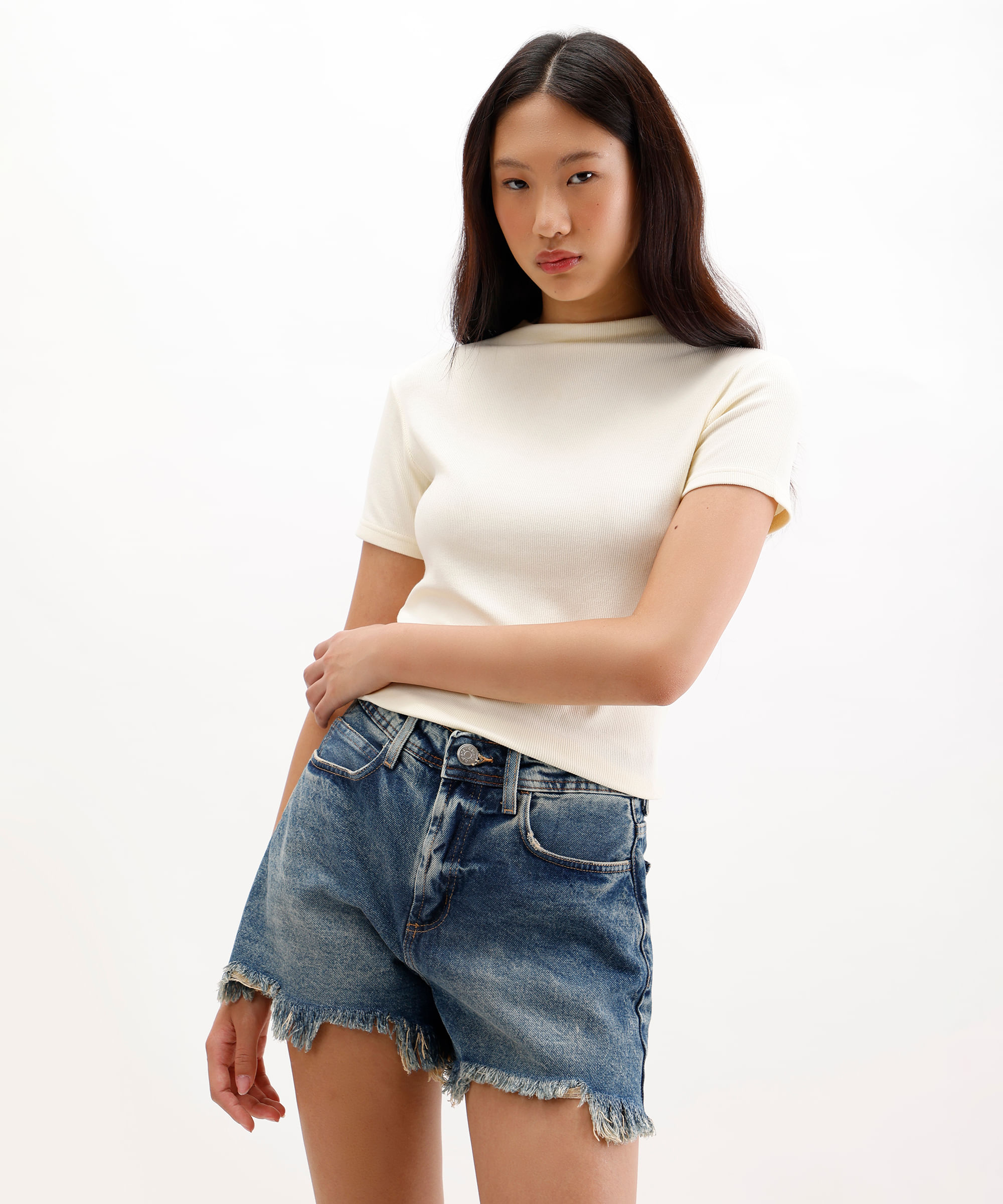camiseta feminina de viscose gola reta canelada off white