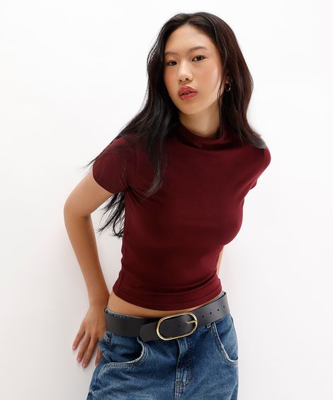 camiseta feminina de algodão gola rolê vinho