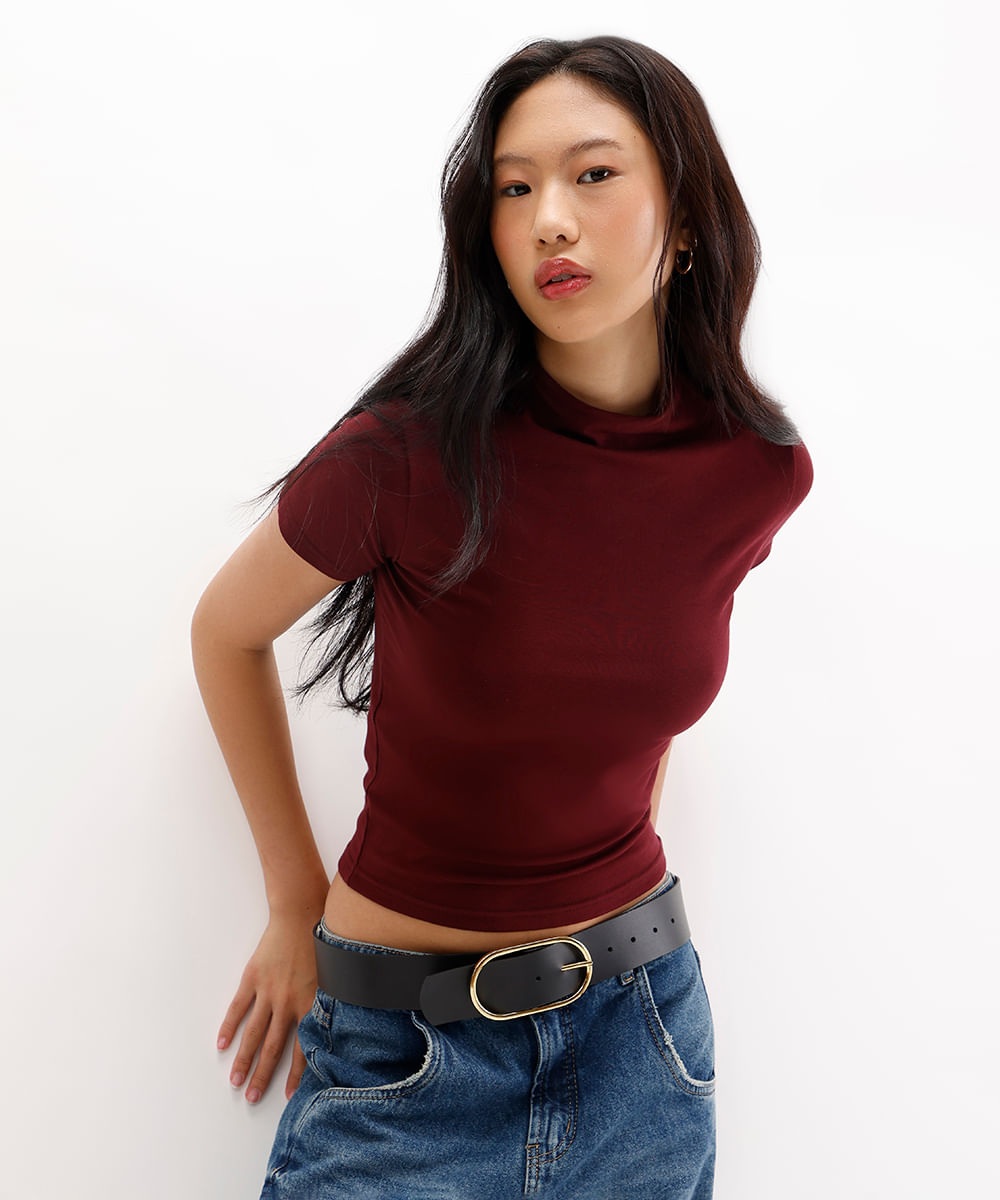 camiseta feminina de algodão gola rolê vinho