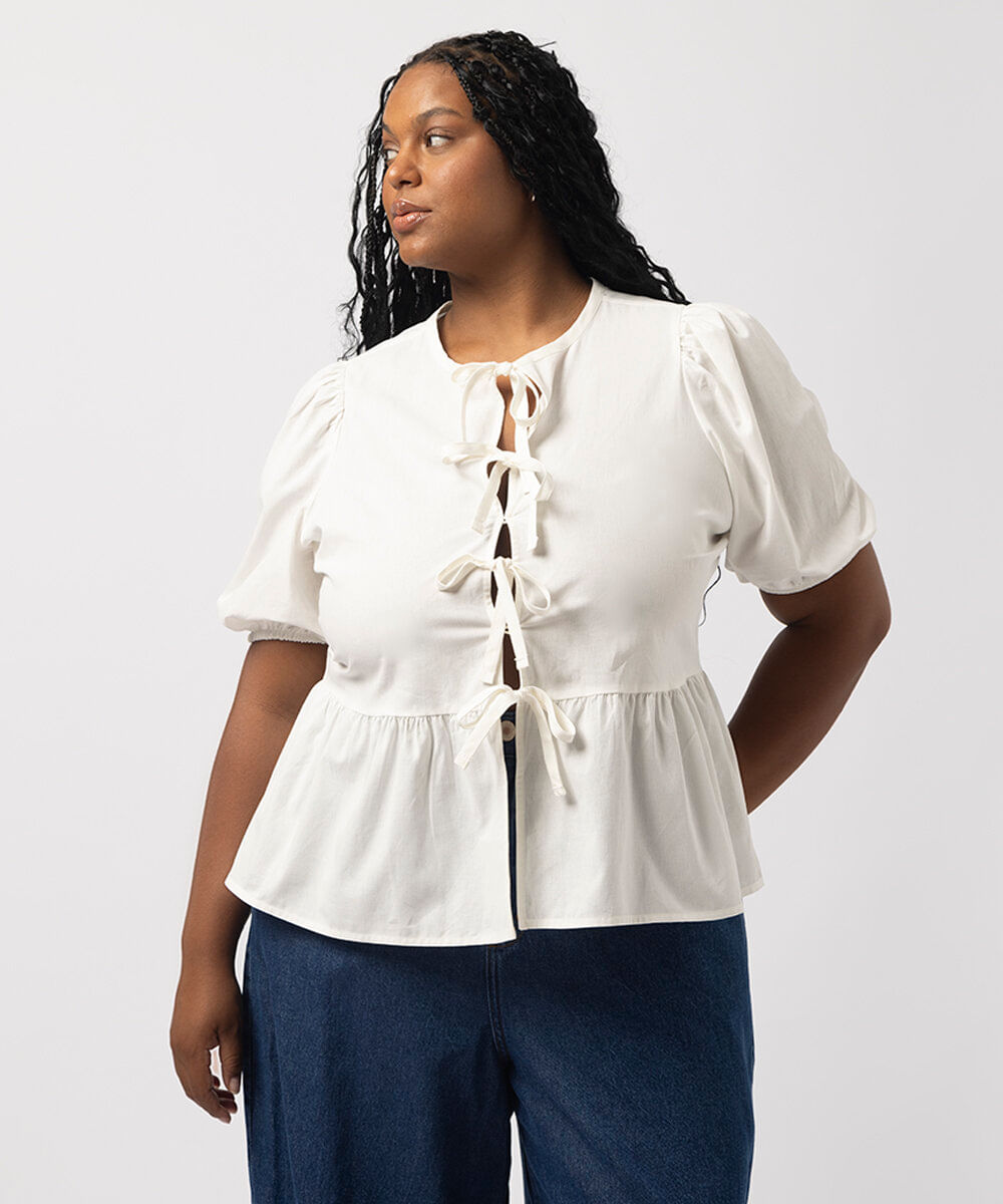 blusa manga bufante com amarração plus size off white