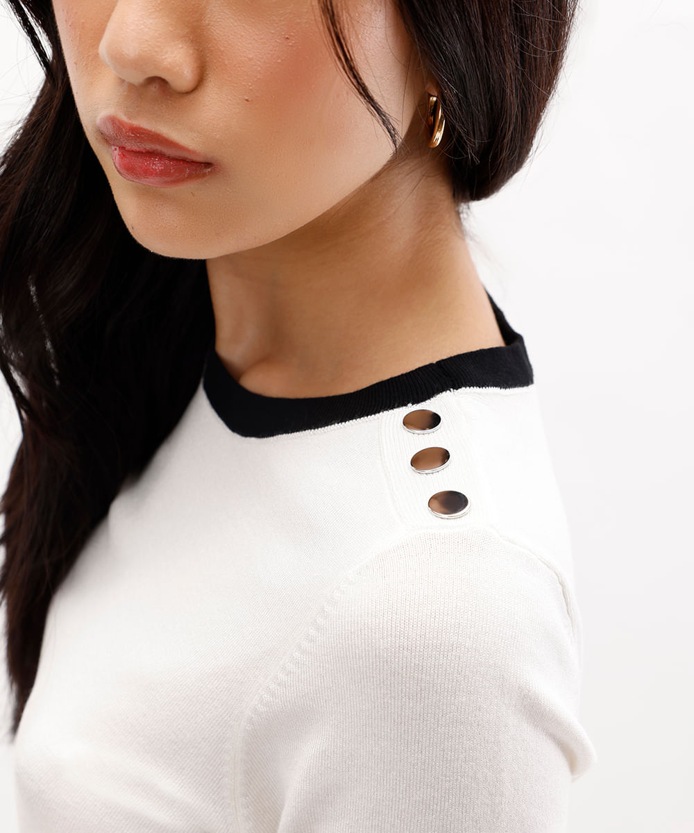 blusa feminina de tricot com tachas bicolor off white