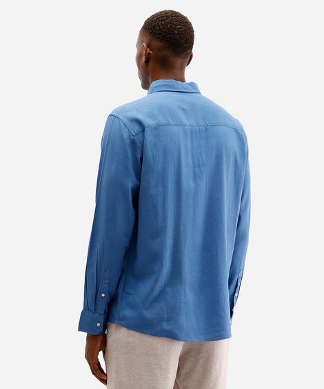 camisa comfort masculina com linho e bolsos azul