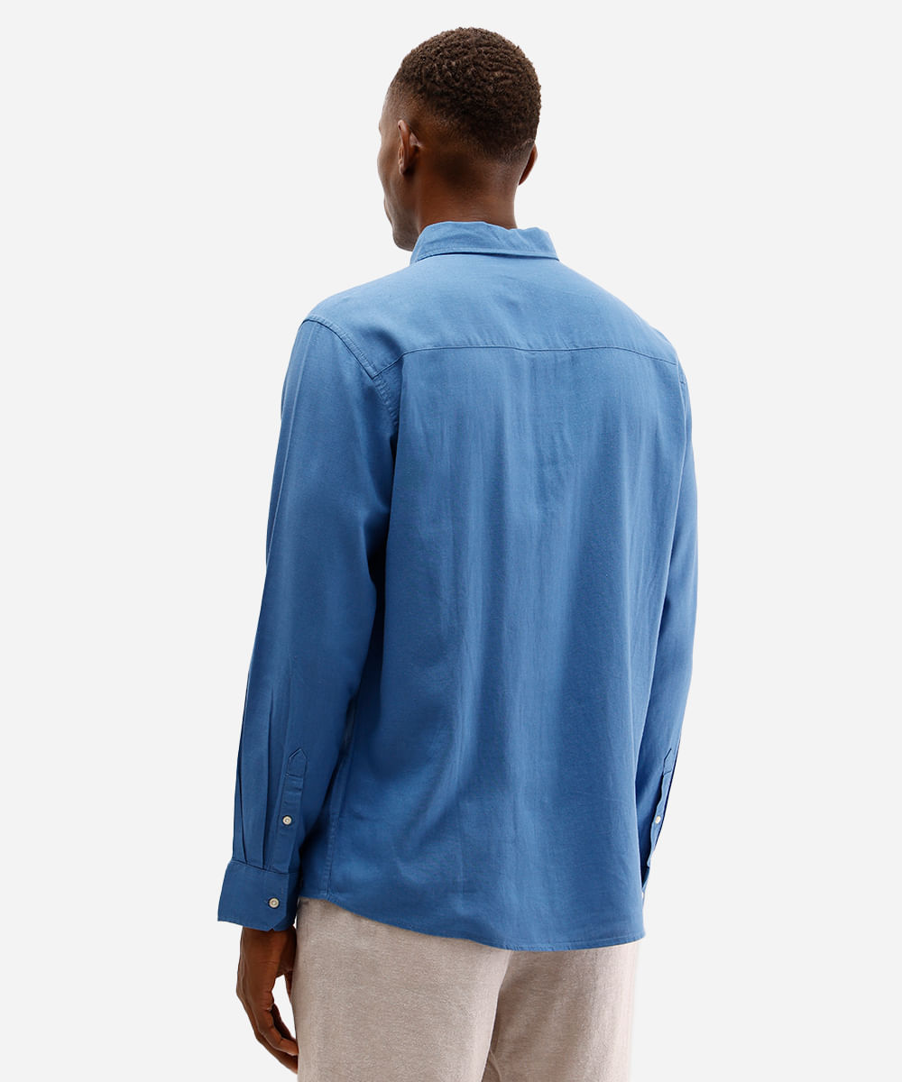 camisa comfort masculina com linho e bolsos azul