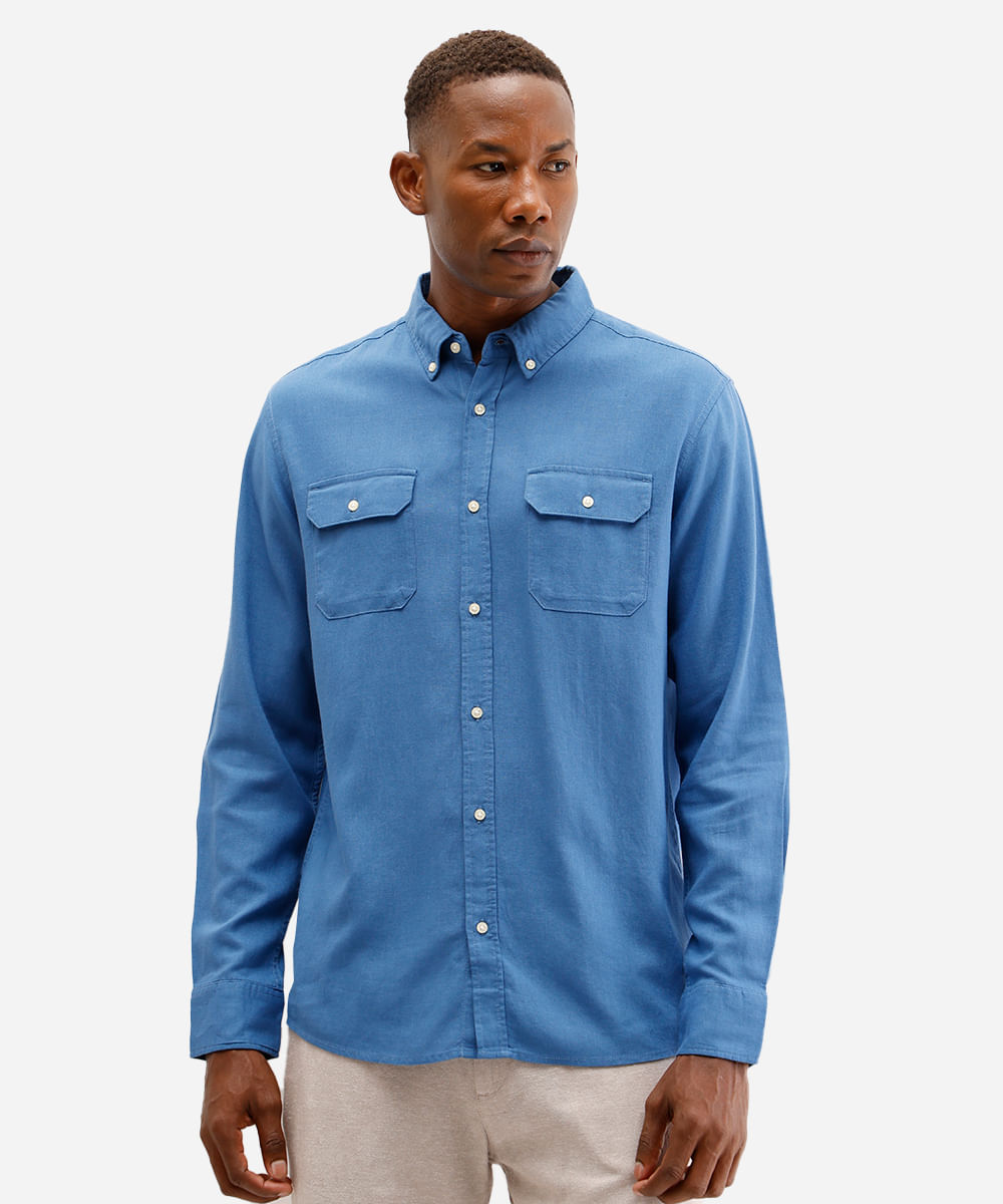 camisa comfort masculina com linho e bolsos azul