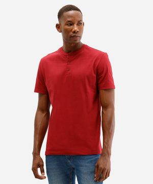 camiseta básica masculina de algodão com botão vinho
