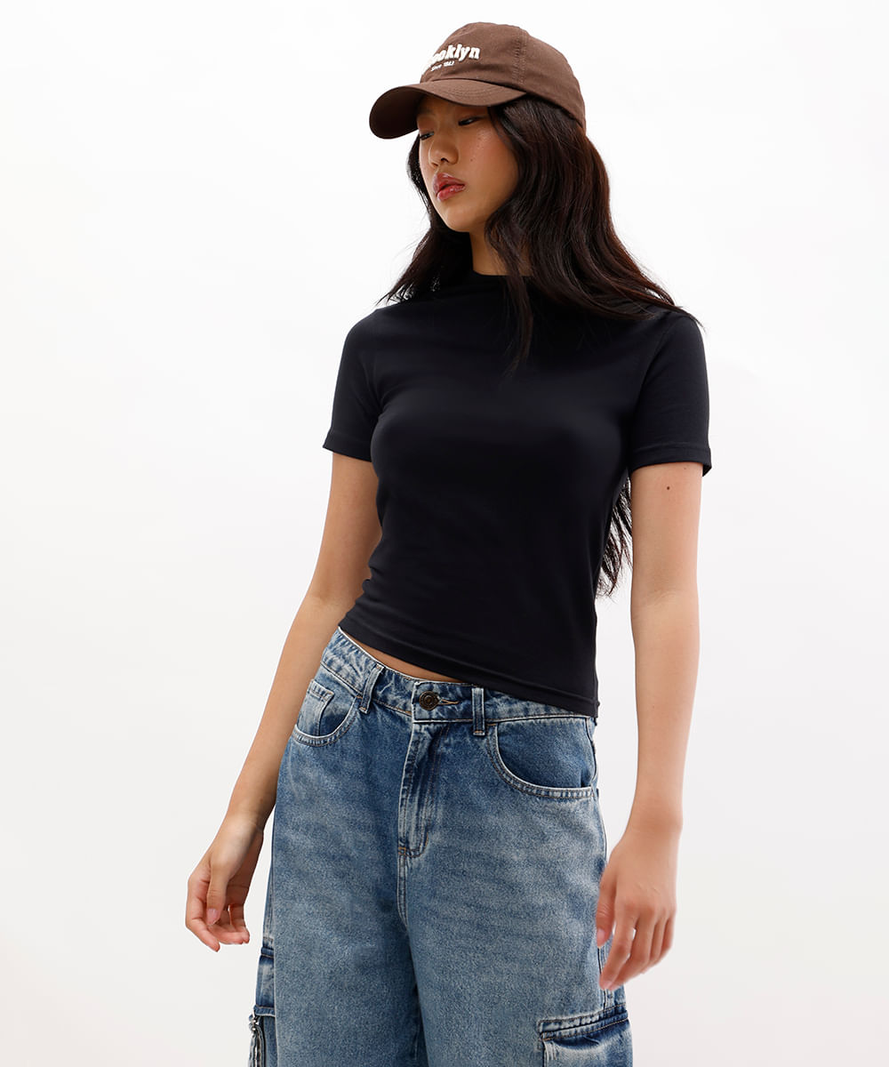 camiseta feminina de algodão gola rolê preta