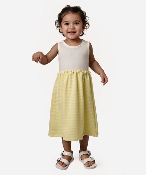 vestido infantil evasê texturizado off white