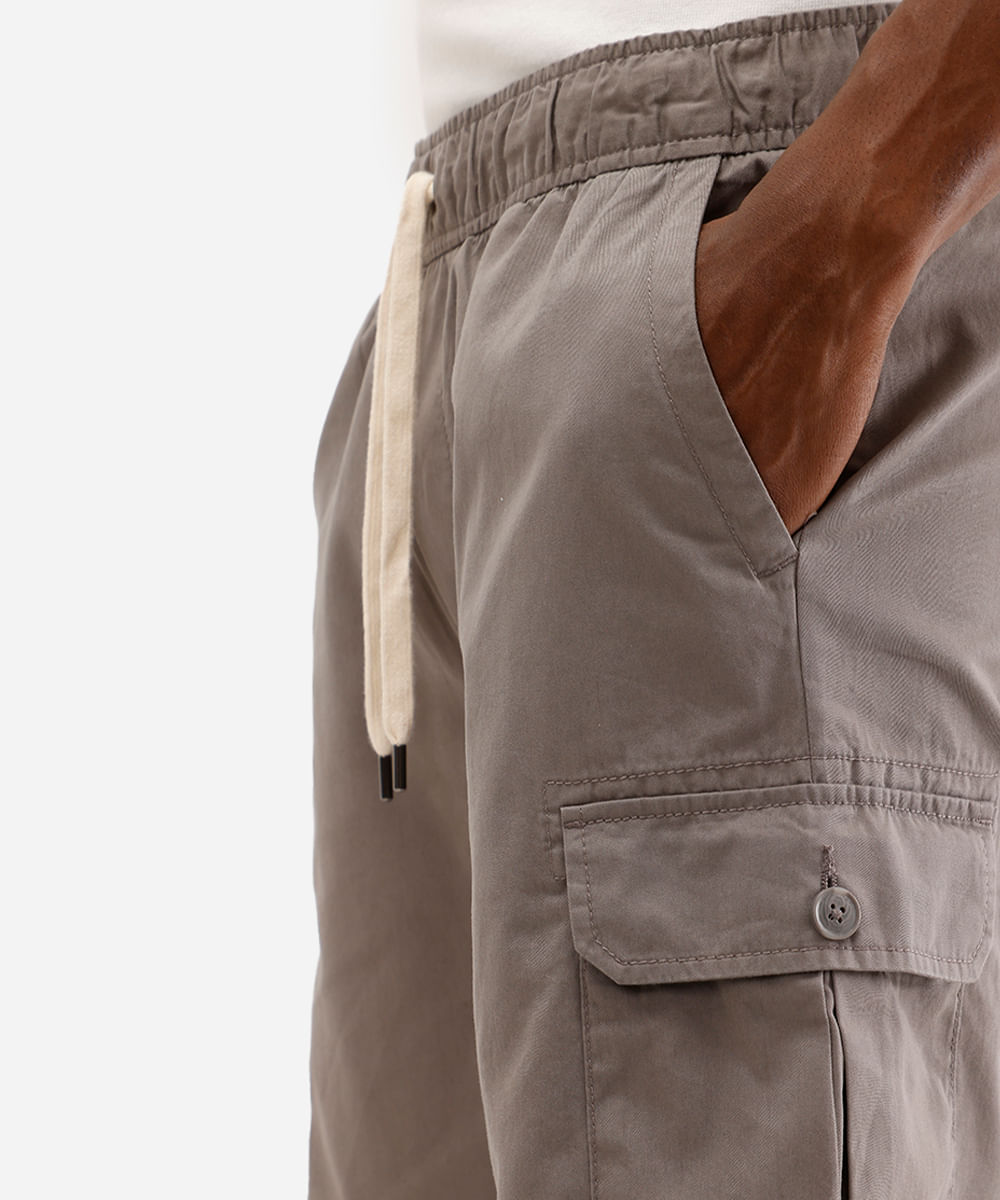 bermuda jogger masculina com bolso cargo cinza