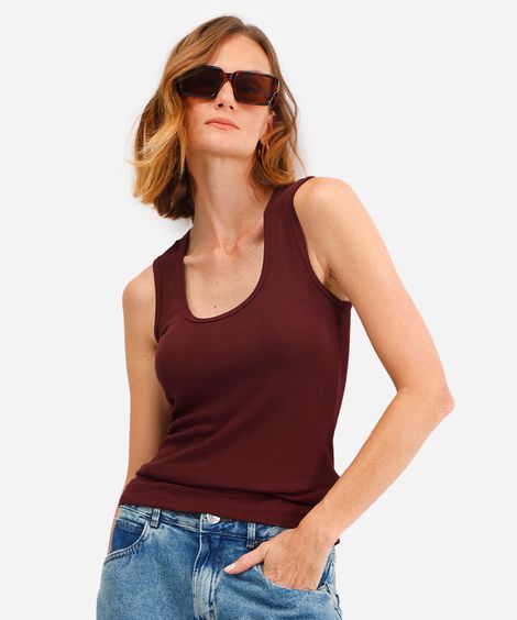 regata feminina de viscose canelada vinho