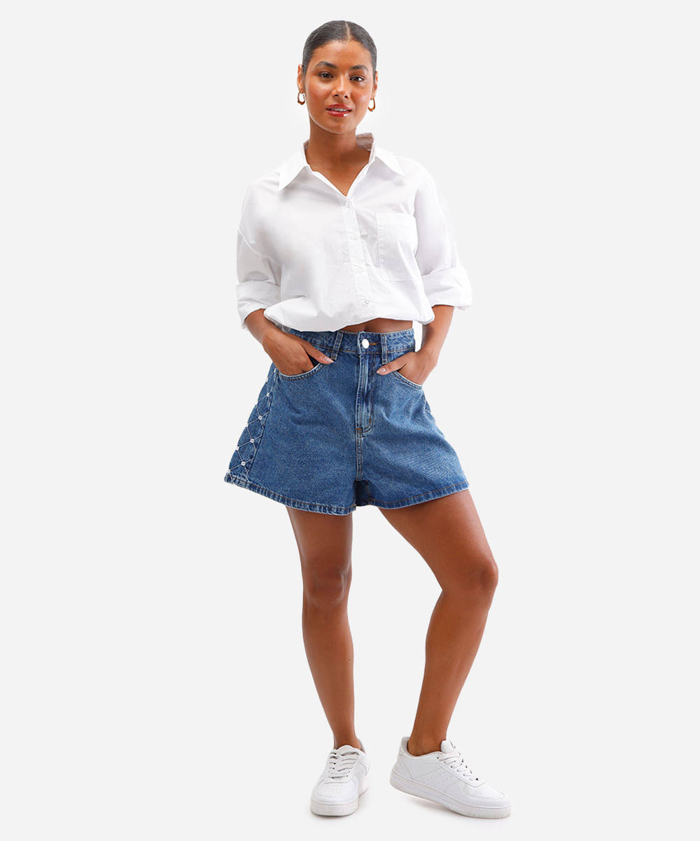 short evasê feminino jeans com bordado azul