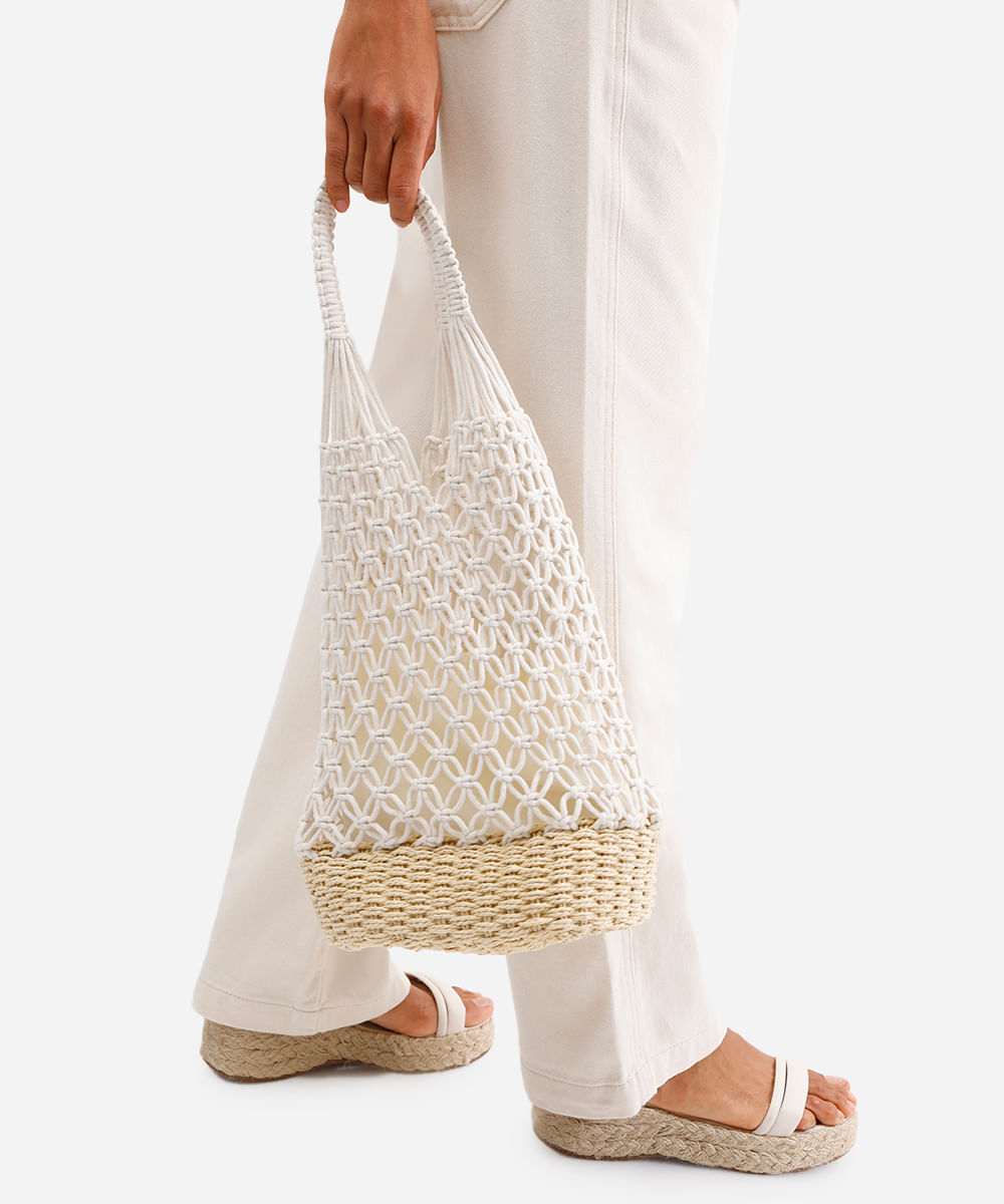 bolsa bucket com crochê e cestaria preto - off white