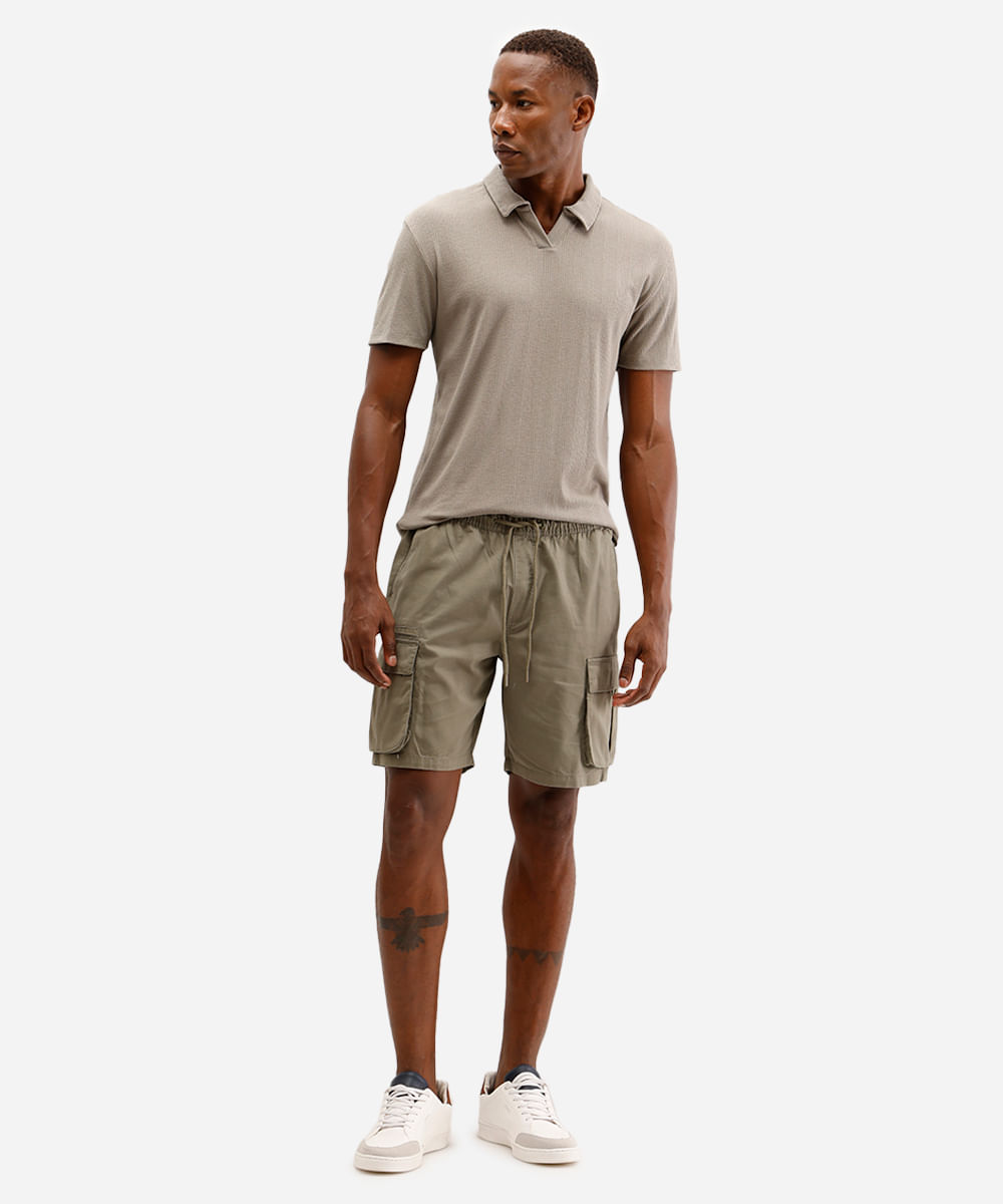 bermuda jogger masculina de sarja bolso cargo verde