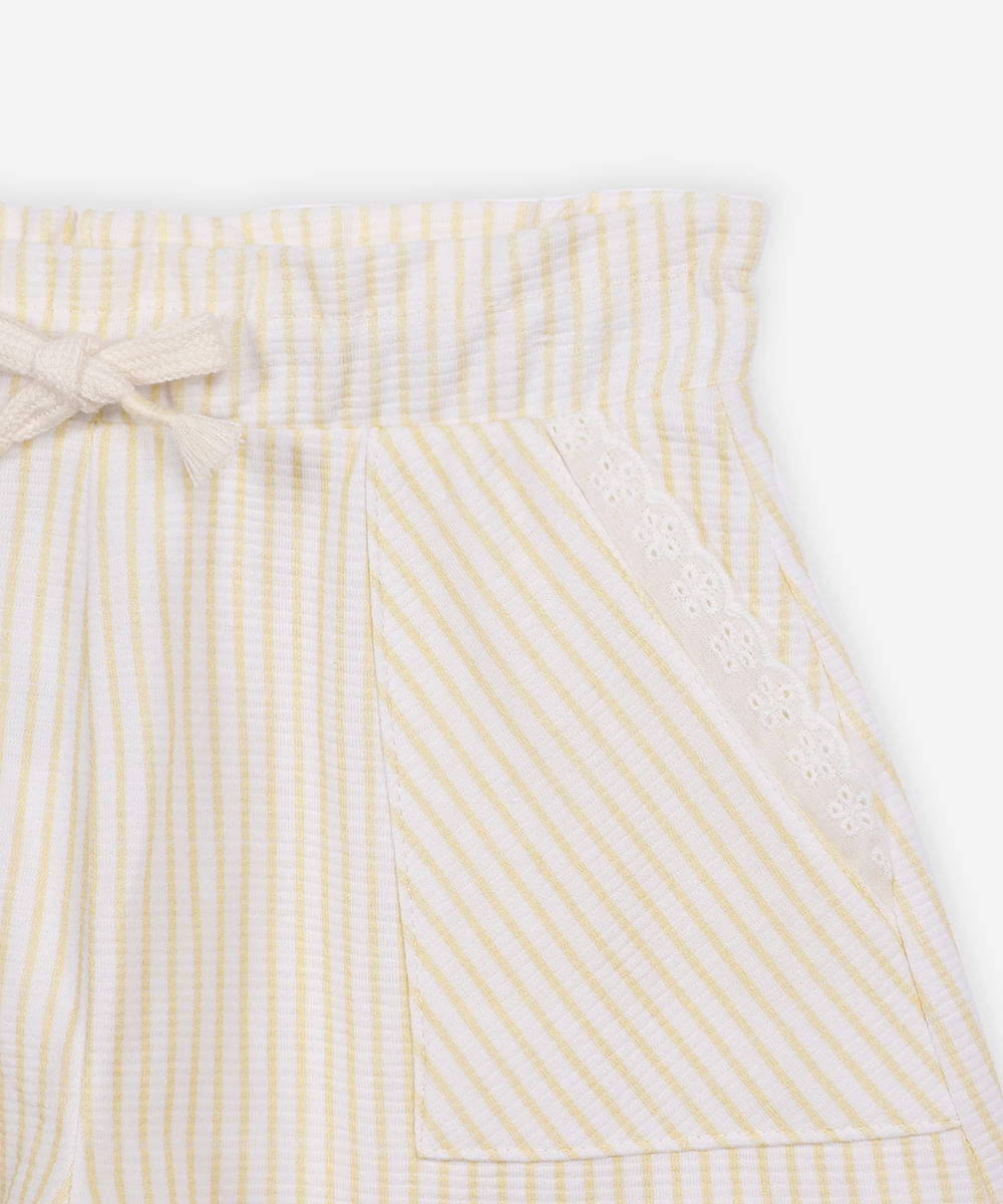 short curta de algodão listrada com laise amarelo