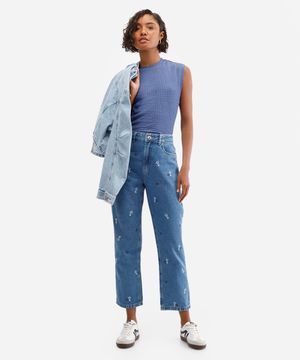 calça reta feminina jeans com bordado floral azul