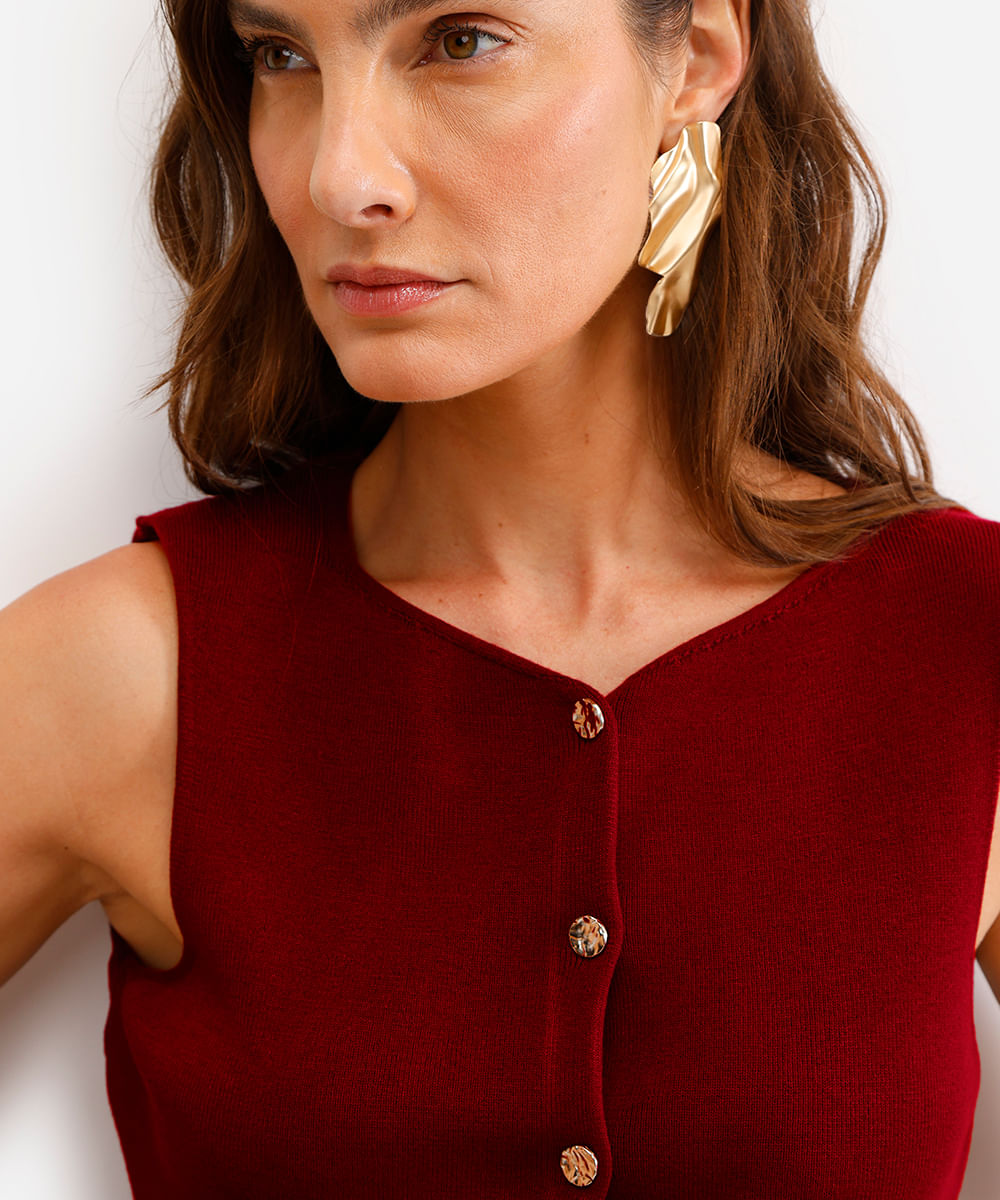 colete de tricot com botões vinho