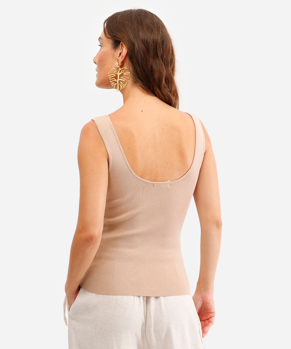 regata feminina de tricot decote quadrado bege