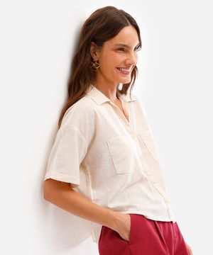 camisa cropped de algodão com bolsos bege