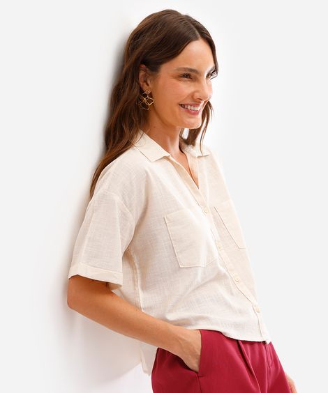 camisa cropped de algodão com bolsos bege