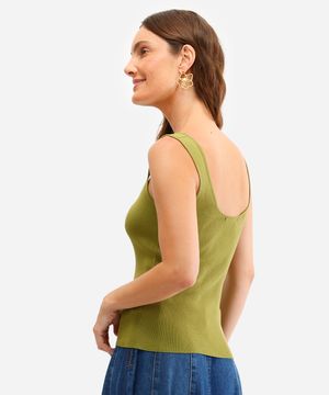 regata feminina de tricot decote quadrado verde