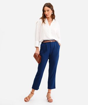 calça cenoura feminina com linho e cinto azul